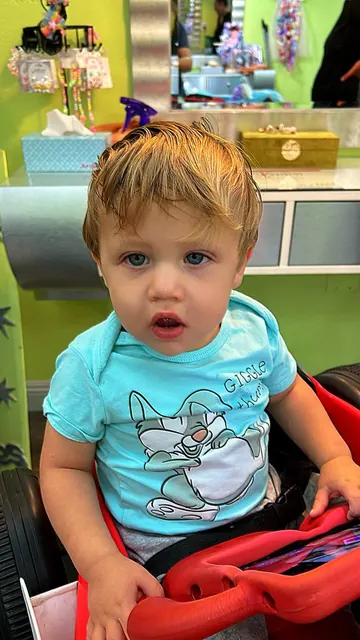 Boy haircut at Sparkles and Spikes kids salon #008
