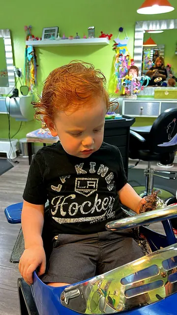 Boy haircut at Sparkles and Spikes kids salon #011