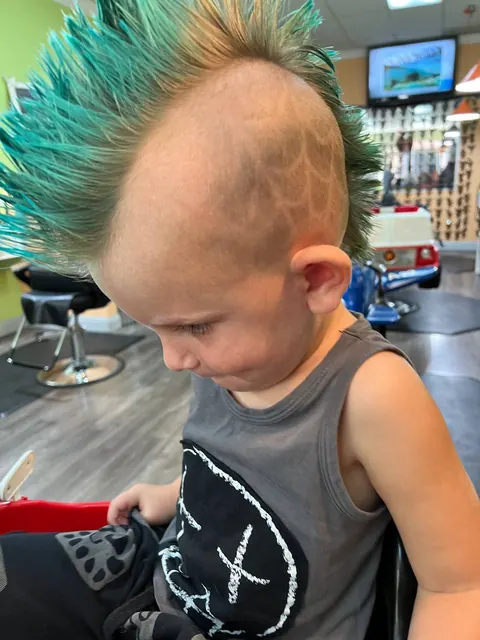 Boy haircut at Sparkles and Spikes kids salon #025