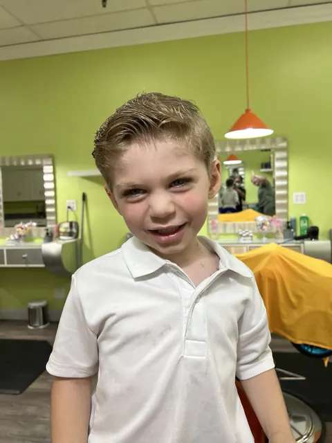 Boy haircut at Sparkles and Spikes kids salon #054