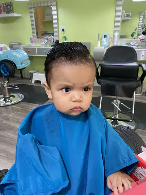 Boy haircut at Sparkles and Spikes kids salon #063