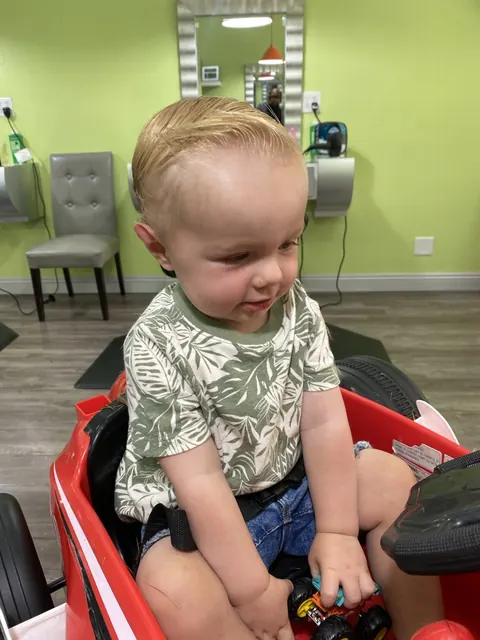 Boy haircut at Sparkles and Spikes kids salon #066