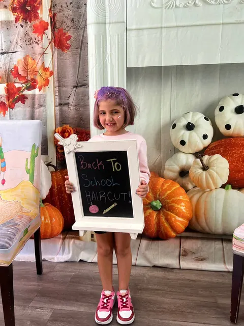 Family salon moment at Sparkles and Spikes kids salon #033
